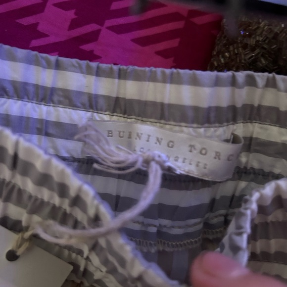 Burning Torch/ XS/ never worn w tags - Picture 3 of 5